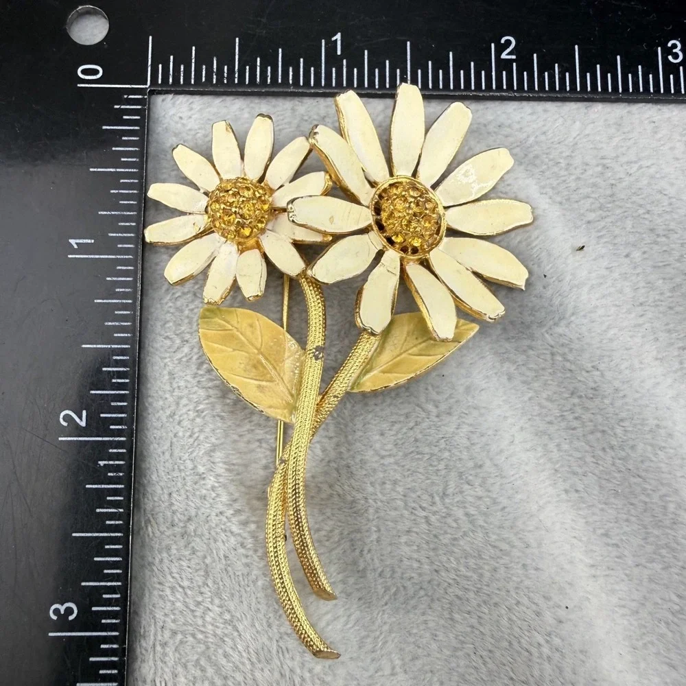 Vintage BSK Brooch Gold Tone‎ Enamel Flower Spring